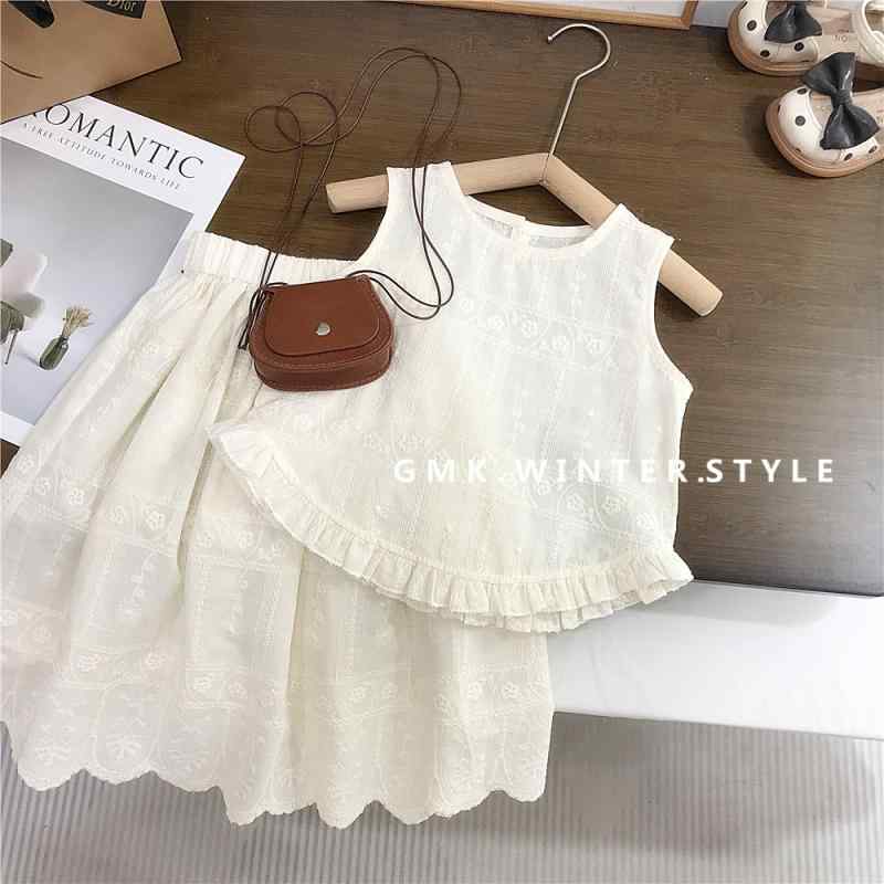 ・性別: 女・スタイル: 韓国版・カテゴリ: 子供服セット・セット数: 2点セット・袖丈: ノースリーブ・柄: 無地・要素: セット、レース、ストリート・主な素材: 綿95%・閉合方式: プルオーバー・カラー展開: ベージュ・サイズ展開: 90、100、110、120、130、140