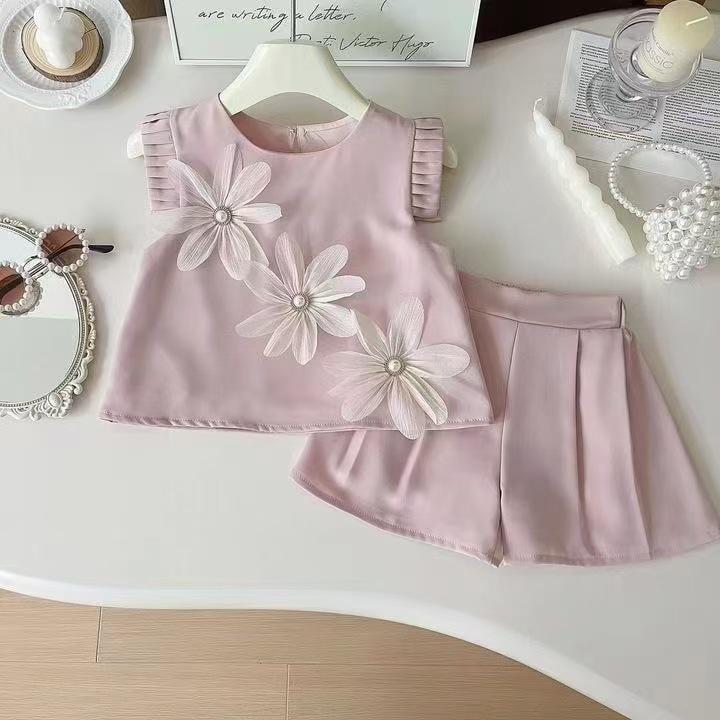女児 キッズ 女の子 夏 子ども服 セット 上下 セット 薄手 コットン 柔らかい 素材 無袖 フレアスリーブ 上衣 短パン 立体 花柄 プリント 3D 花 立体花 フリル 花飾り ボヘミアン スタイル ガーリー かわいい プリンセス ファッション 欧米