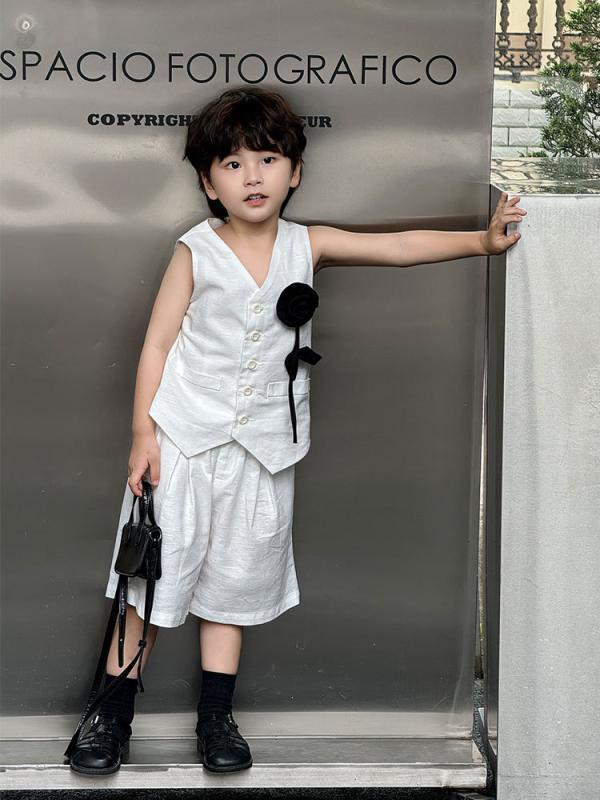 子供服 男の子 女の子 夏用 綿 接触冷感 薄手 柔らかい 無袖 ホワイト ブラック 花柄 シンプル 潮風 ファッション 3～8歳 90～160cm 5分丈ショーツ 中丈パンツ シングルブレスト ボタン 2点セット ユニセックス 韓国風 純色 ソフト素材