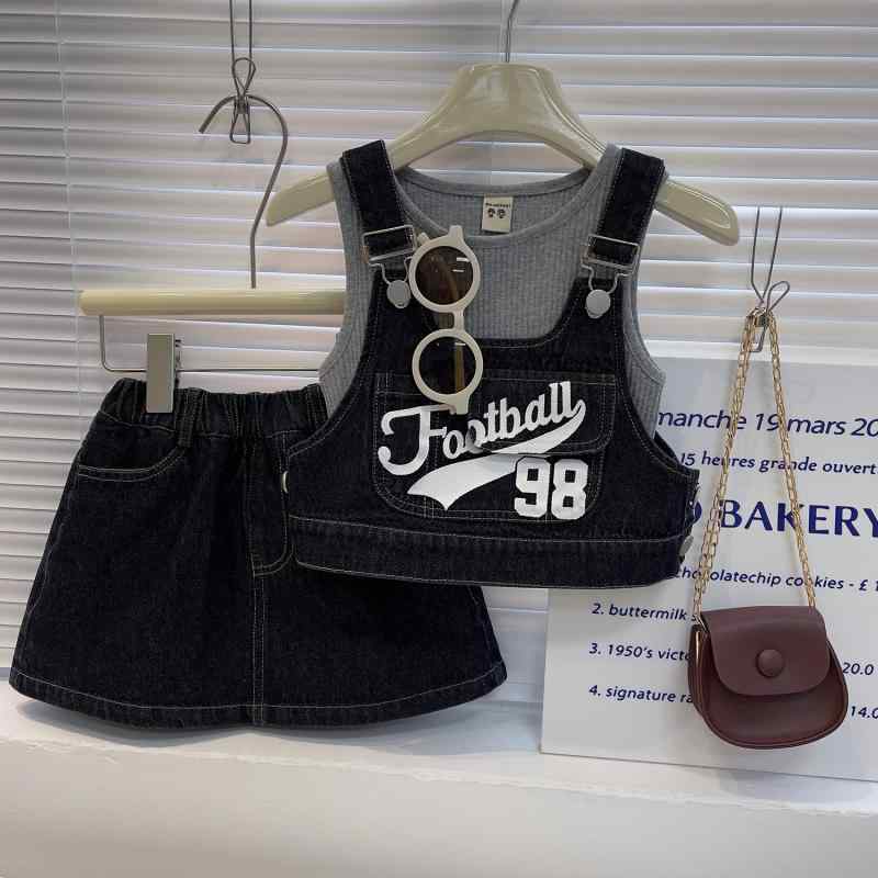 女児 キッズ ガールズ 夏用 牛仔 デニム 吊り帯 キャミソール トップス 無袖 薄手 柔軟 綿素材 短パン ショーツ セット 2点組 ブラック 黒 工装 ミリタリー スタイル 軽量 通気性 伸縮性 カジュアル 普段使い 100-140cm 対応