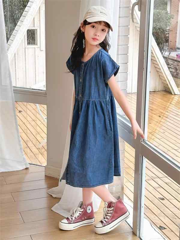 {"result": "女児 ワンピース 子供服 夏用 デニム 綿素材 短袖 ブルー 純色 スカート コットン キャジュアル スタイル ミッド トゥ ビッグ サイズ コットン ブレンド 軽量 伸縮性 夏 スカート 女の子 服 デニム ワンピース 夏服 子