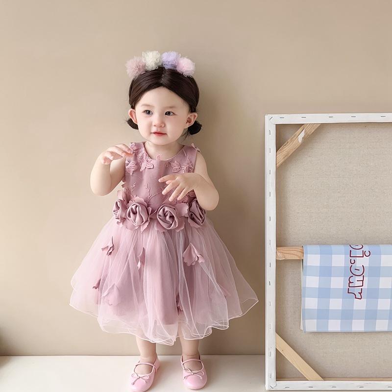 ・カテゴリ: 童用ワンピース・スタイル: プリンセス・主な素材: ポリエステル95%・柄: 花柄・袖丈: ノースリーブ・カラー展開: 粉紫色、白色・サイズ展開: 80、90、100、110、120