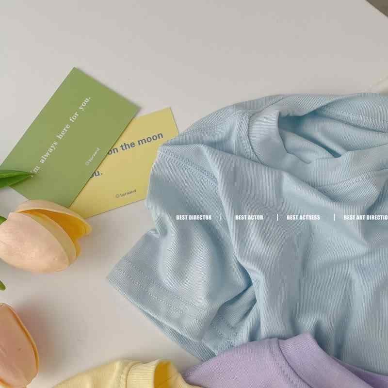 ・カテゴリ: 童Tシャツ・スタイル: カジュアル・主な素材: モダール95%・袖丈: 短袖・ネックライン: 丸首・機能: 吸湿排汗・柄: 無地・カラー展開: 白色、粉色、灰色、緑色、黒色、浅藍色、橙色、黄色、紫色・サイズ展開: 90、100、110、120、130、140