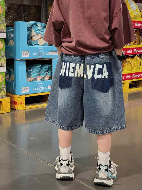 子供服 男の子 デニム ショートパンツ 夏用 薄手 コットン 95% ブルー プリント 字母柄 5分丈 ミッドライズ 伸縮性 柔らか素材 普段使い 3-8歳 100-150cm サイズ展開 百搭 コーデ 軽量 吸湿速乾 欧米風 カジュアル スタイル 潮