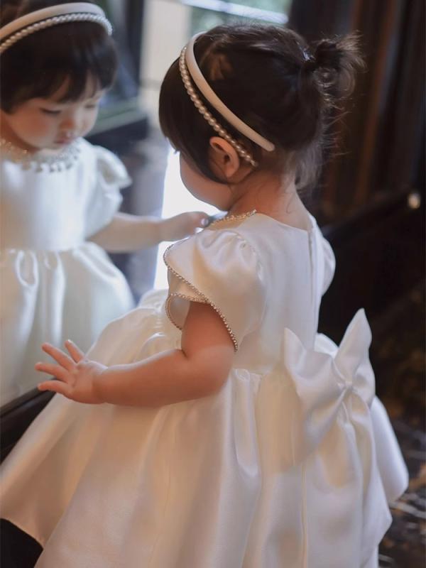 ・カテゴリ: 童礼服・対象年齢: 中小童(3~8歳)・対象性別: 女・身長展開: 80cm,90cm,100cm,110cm,120cm,130cm,140cm,150cm,160cm・主面料: 綿80%・裏地: 綿10%・加工: 酵素洗・要素: プリンセス・カラー展開: 白色・タイプ: 礼服