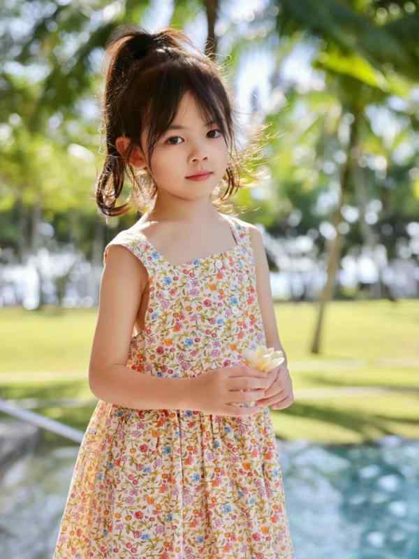 女児 ワンピース 吊り帯 プリント コットン Aライン スカート 夏 田園 風 花柄 女の子 子供服 中小童 3～8歳 100～140cm 綿100% 裏地付き 実物撮影 かわいい 休日 スタイル 軽やか 素材 吸湿 速乾 機能 ビビッド カラー フラワ