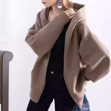 スウェット レディース ジップアップ パーカー 秋冬 長袖 韓国ファッション ゆったり 着痩せ 羽織り おしゃれ カジュアル アウター・カテゴリ: スウェット・パーカー・スタイル: カジュアル・柄: 無地・デザイン: カーディガン・シルエット: ルーズ・着丈: 普通(50-65cm)・袖丈: 長袖・袖型: レギュラー袖・ネックライン: フード付き・厚さ: 普通・流行の要素: ジッパー・工法: 切り替え・素材: 綿混紡・カラー展開: ブラック、ブラウン・サイズ展開: フリーサイズ・性別: レディース・体型: ユニセックス