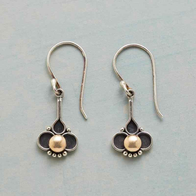 イヤリング 女性用 復古 花びら 銀色 真珠 吊り下げ 幾何学 ミクロセット 植物モチーフ かわいい 華やか 春季 芸術的 日常使い パーティー アクセサリー 軽量 合金素材 トレンド シルバー フラワー ペンダント クリスタル イヤーカフ ドロップ ス