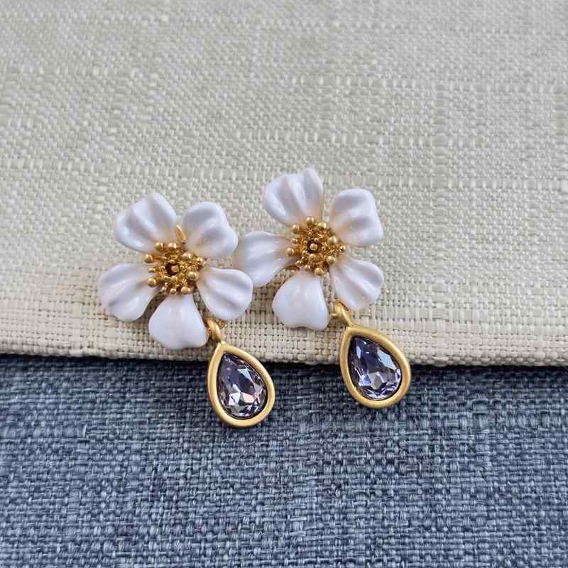 イヤリング 女性用 花柄 フラワーモチーフ 珐琅加工 ジルコニア ピンクゴールド 925シルバー 針タイプ かわいい 甘め 清新 夏 軽量 普段使い アクセサリー 華やか ミルキーカラー ブルーパープル 赤 ゴールド