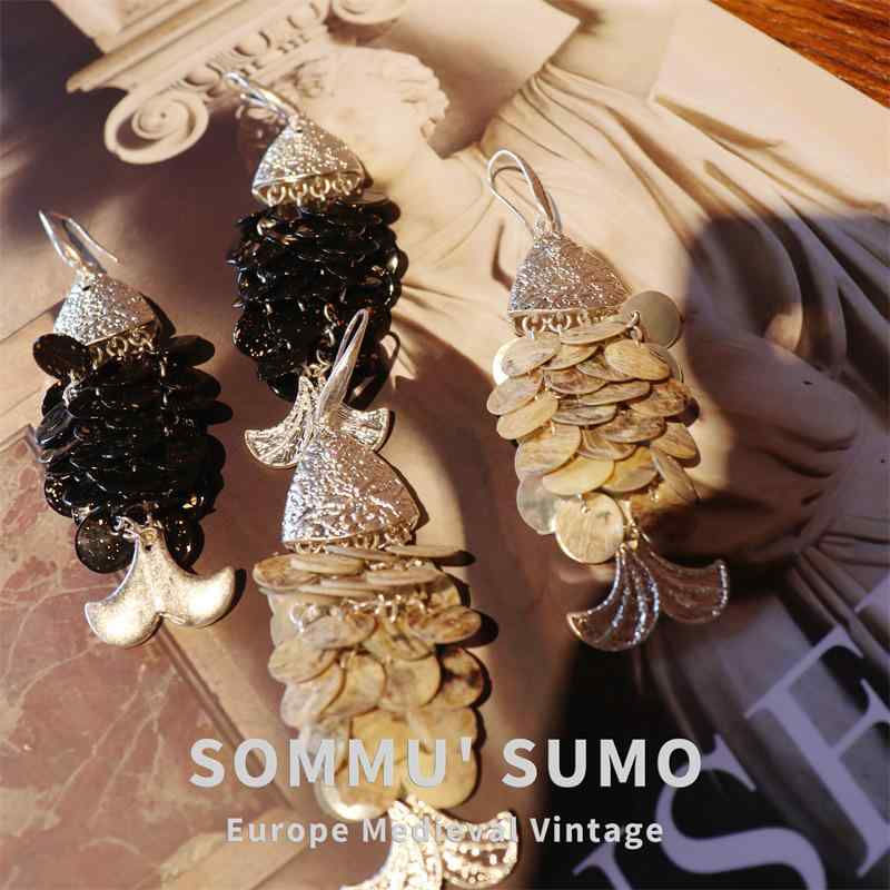 レディース ビンテージ 復古風 耳飾り イヤリング 魚鱗 デザイン 貝殻 モチーフ タッセル 飾り 黄銅 シルバー メッキ 銅 素材 接触冷感 軽量 かわいい 動物 モチーフ 春夏 シーズン 普段使い 通勤用 アウトドア 対応 アイボリー カラー ブラッ