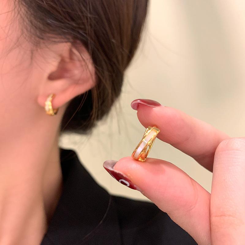 耳飾 女性用 天然貝殻 クロスデザイン 耳扣 軽奢風 小巧 リング イヤリング 気質 ...