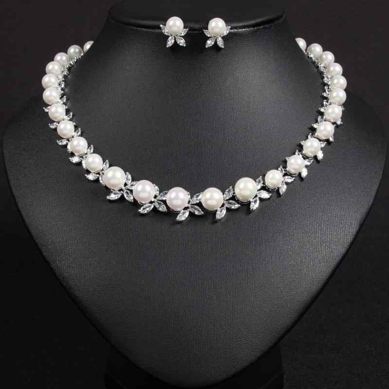 Women's Jewelry Set: Natural Pearl and Seashell Necklace and Earrings Set. Delicate Design with Floral Motifs and Zirconia Embellishments. White Gold. Lightweight and Luxurious Style. Perfect for Commuting, Everyday Wear, Weddings, Parties, and More. Popular Summer 2024 Item.