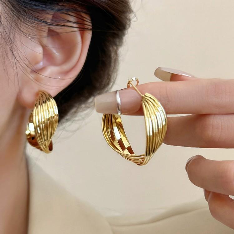 Topaz - イヤリング 女性用 金属 復古 香港風 大型 耳輪 小众 デザイン 高級感 耳飾 欧米風 大気 誇張 スタイル ジオメトリック 形状 金色 ペア 春夏 コーデ アクセサリー 個性派 ファッション アイテム