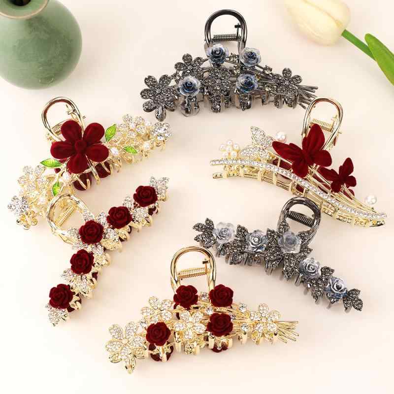 ヘアアクセサリー 女性用 秋冬 復古 バラ花柄 フラワーモチーフ 大型 髪留め かんざし ディスク シャーククリップ プラントベロア加工 電気メッキ加工 気質 洗練 バックスタイル 髪飾り ローズデザイン ボリューム ピン クランプ ヘアピン(4.0)