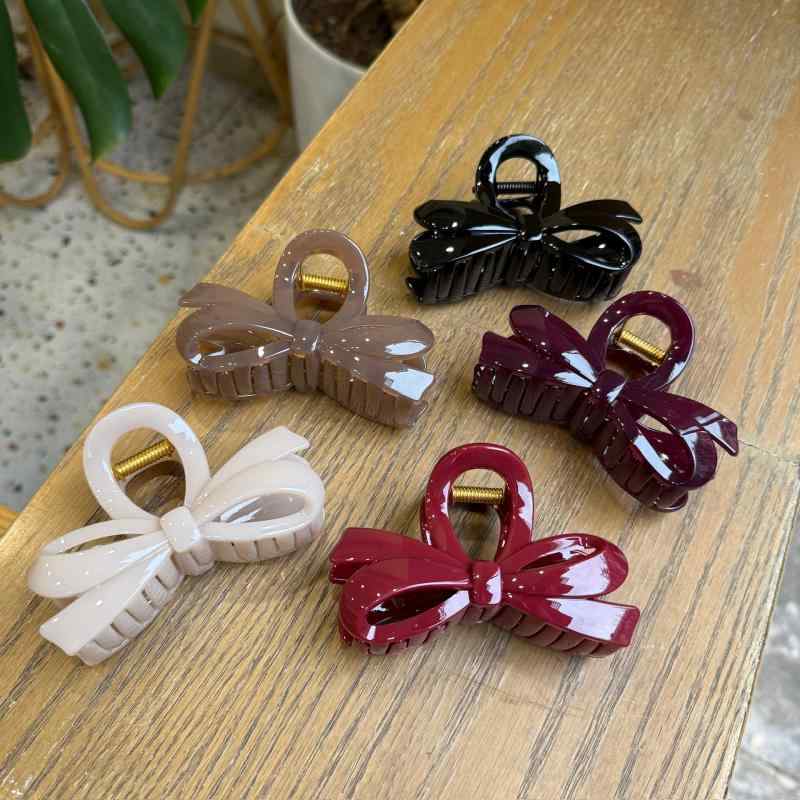 ヘアアクセサリー 女性用 大型 プラスチック 樹脂 ヘアクリップ 厚手 バタフライ バックル 高級感 後頭部 ラウンド バタフライ リボン クリップ ファッション 通勤 スタイル シンプル 幾何学 デザイン 秋 シーズン ピンク ブラウン ブラック 赤