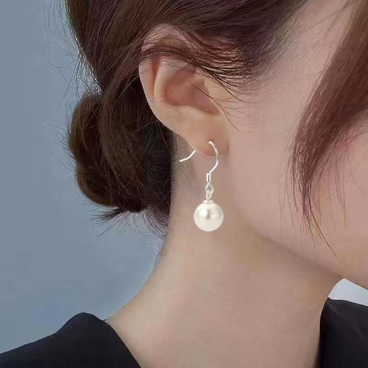 Chromium - ピアス 女性用 シルバー 純銀 耳掛け 貝殻 ビーズ 短め デザイン 手作り 軽量 低刺激 シンプル かわいい アクセサリー 春夏 コーディネート ジュエリー ファッション イヤリング アクセント