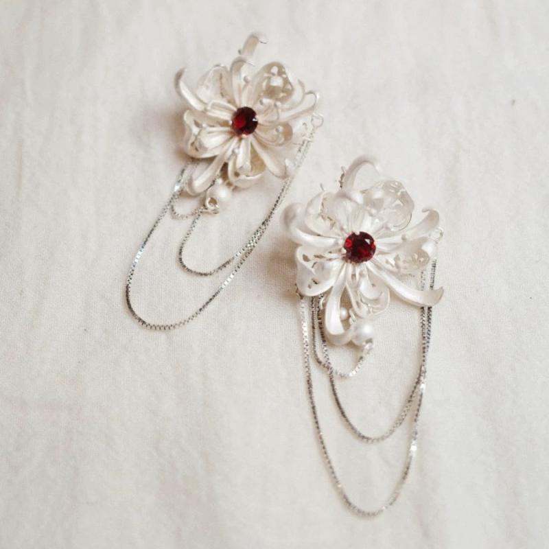 Other - フラワーモチーフ 925シルバー ハンドメイド 彫刻 耳飾り 女性用 気質 花卉 アクセサリー 秋冬 ファッション 通勤 軽奢 スタイル 植物モチーフ シルバー イヤースタッド 華やか デザイン 純銀 加工