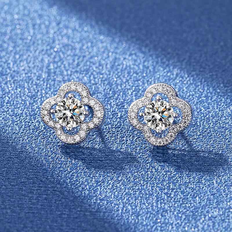イヤリング 女性用 925シルバー 四つ葉クローバー モサン石 5mm 超闪ジルコニア Dカラー 花びら 植物モチーフ 個性派 ネットリファレンス 冬 気質 色落ちなし 軽量 輝き ファッションアクセサリー