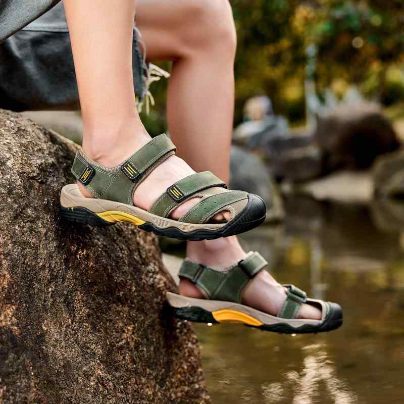 メンズサンダル 男性用 真皮 包頭 緑 黒 ダークブラウン 透気性 防滑 柔軟底 軽量 ビーチ 夏 春夏 2024 夏季 牛皮 休闲 運動 沙滩 户外 大码 軟底