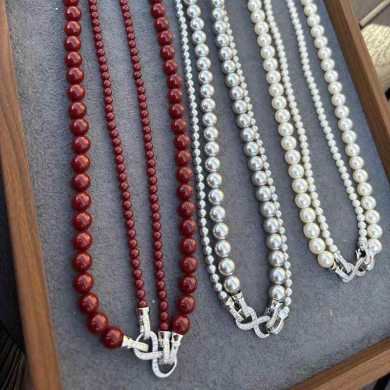 レディース ネックレス 珍珠 二層 925銀 ペンダント 軽量 伸縮性 高級感 気質 デザイン 百搭 着脱可能 珍珠白 グレー系 赤系 秋冬 ファッション 通勤用 普段使い アクセサリー 女性用 ジュエリー チェーン シルバー アクセント 華やか シンプ