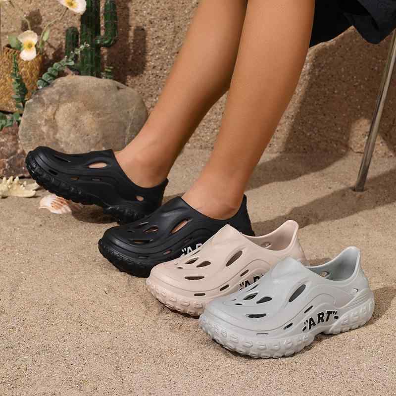 メンズサンダル EVA素材 軽量 厚底 透気 洞穴デザイン 丸頭 包頭 シンプル 純色 ブラック グレー カーキ 夏用 通勤 普段使い アウトドア ビーチサンダル セットオン フラット 無内里