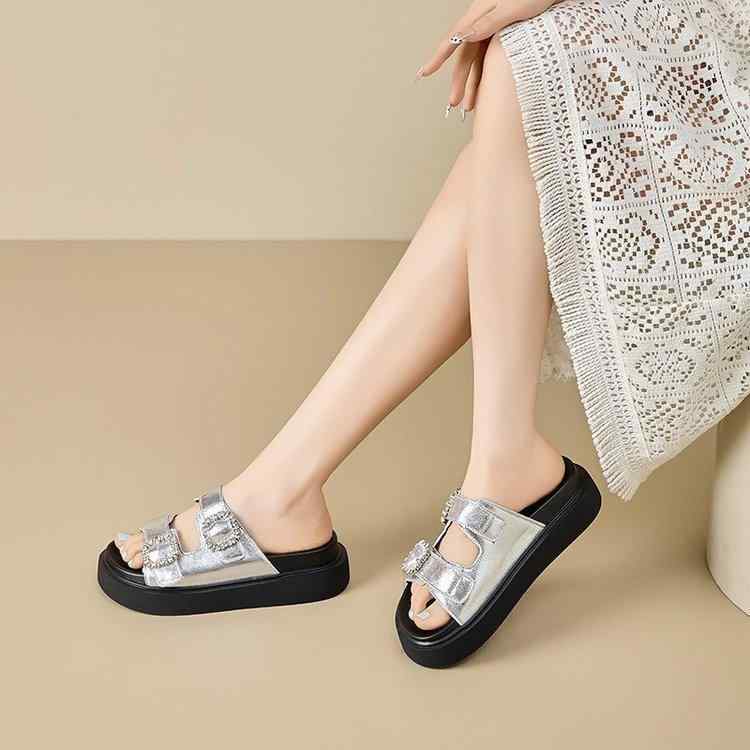 乐天商城 - サンダル 女性用 銀色 厚底 防滑 一文字 ビーチ シューズ 超繊維 猪皮 ピューレザー ソール 純色 米白色 セットオン フラット ヒール 春夏 シーズン カジュアル 履き 夏 ファッション 軽量 耐久 日常 ビーチ ウェア
