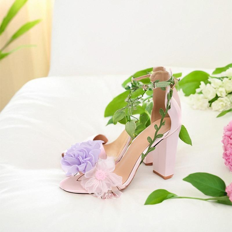 ウェディングシューズ 女性用 ピンク ロリータ風 オープントゥ ラウンドトゥ 厚底サンダル 花刺繍 足首ストラップ シルクサテン素材 ラバーソール 夏 結婚式 フォーマル かわいい 軽量 伸縮性