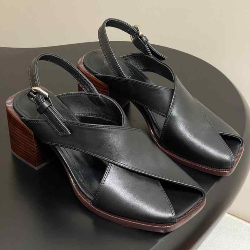 レディース ローマサンダル クロスストラップ 真皮 粗中底 魚口 スクエアトゥ セクシー オープントゥ ブラック 栗色 ミリタリーグリーン 春夏 復古 スタイル 軽量 伸縮性 吸湿速乾 高級感 羊皮 内裏 バックル 着脱 簡単 足元 コーディネート