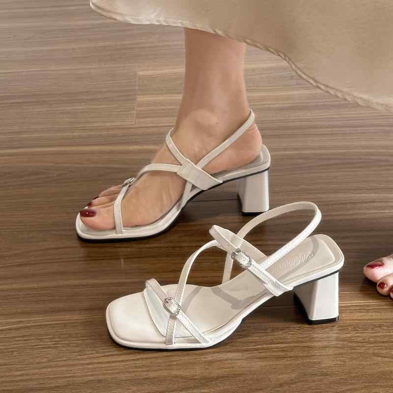 レディース 夏 復古 粗中跟 ワンストラップ オープントゥ サンダル 漆皮 ミルクホワイト ブラック 切り替え 気質 百搭 軽量 伸縮性 接触冷感 吸湿速乾 ルーズフィット 普段使い 通勤用 アウトドア 再生繊維 ハイウエスト ビッグシルエット Vネック