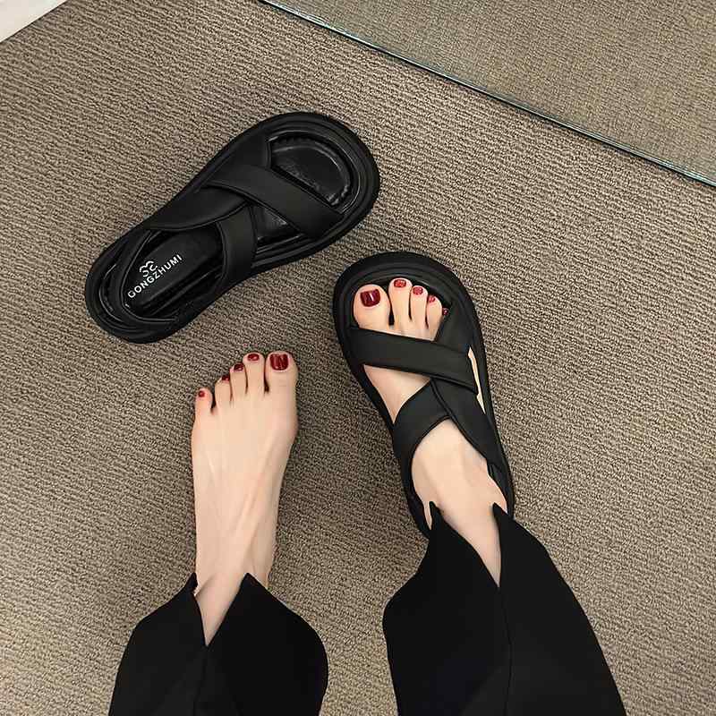 女性 厚底 ローマサンダル 交叉 ストラップ 夏 ベーシック ファッション ソフトソール ラウンドトゥ 韓国スタイル PU素材 ラバーソール ビーチシューズ ブラック シルバー ベージュ スケートスカート コーデ 軽量 クッション性 通気性 ハイヒール風