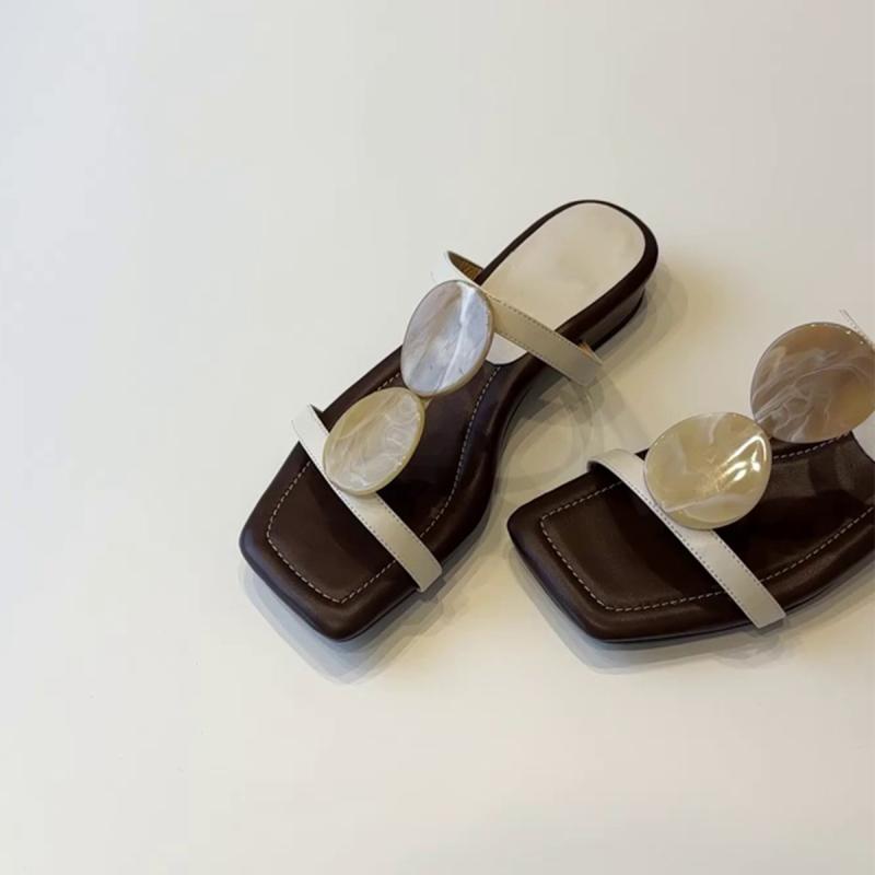 レディース フラットサンダル 銀色 ブラック ホワイト 復古風 ストラップ オープン toe スクエアトゥ 超繊維 皮革内張り ラバーソール 日常使い ビーチサンダル 夏 軽量 通気性 滑り止め ローマ風 気質デザイン ファッションシューズ