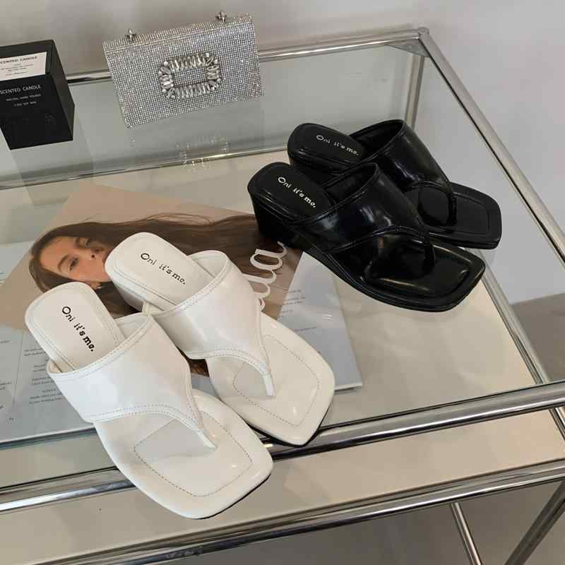 ・カテゴリ: 人字型・スタイル: 韓版・カラー展開: 黒、白、銀・サイズ展開: 35、36、37、38、39・シューズ素材: 超繊維・トゥ形状: スクエアトゥ・ソール素材: ゴム