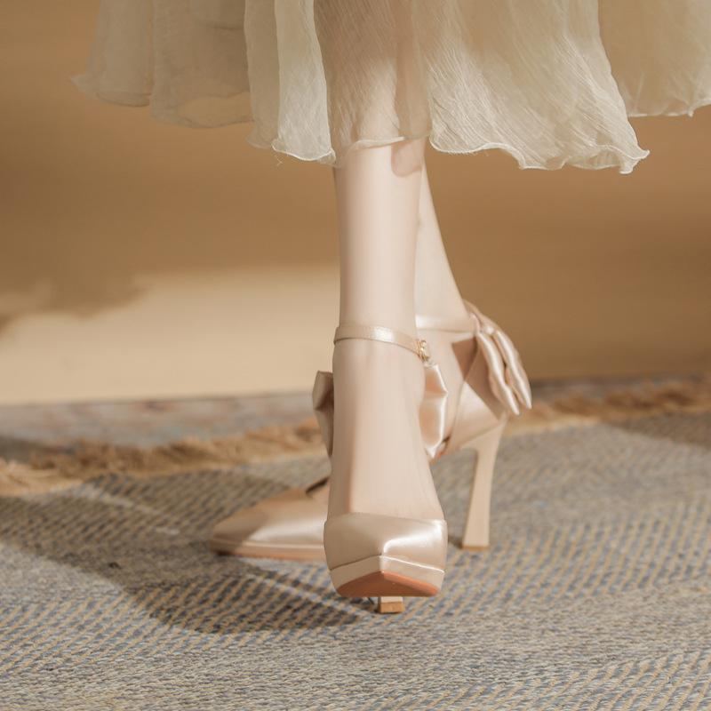 サンダル 女性用 夏 尖頭 デザイン 粗め ヒール 気質 通勤 スタイル 米白色 香槟色 超繊維 素材 軽量 快適 フィット オープントゥ デザイン 調整可能 ストラップ 百搭 コーディネート 米白 香槟 カラーバリエーション 吸湿速乾 機能 伸縮性 素