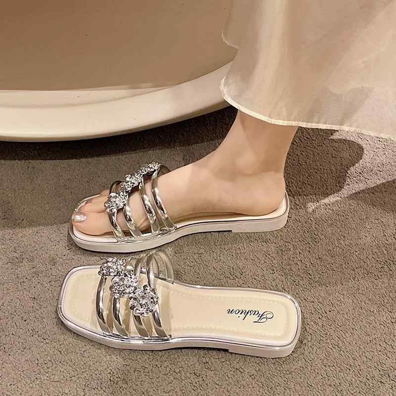 レディース フラットサンダル ファッション トングサンダル 花柄 デザイン 軽量 プラスチック 素材 PVC ソール 日常 使い ビーチ シューズ 銀色 ブラック 金色 夏 スタイル 百搭 仙女風 法式 風