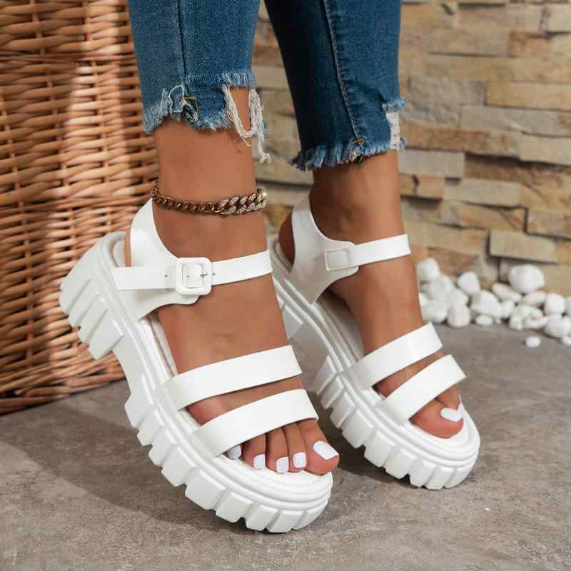 サンダル 女性用 厚底 2025 夏 欧米風 大きいサイズ オープントゥ 快適 クッションソール ストラップ 黒 白色 ラウンドトゥ カジュアル PU素材 ゴム底 スナップ ボタン クローズド バック 軽量 通気性 普段使い 歩きやすい 足元おしゃれ