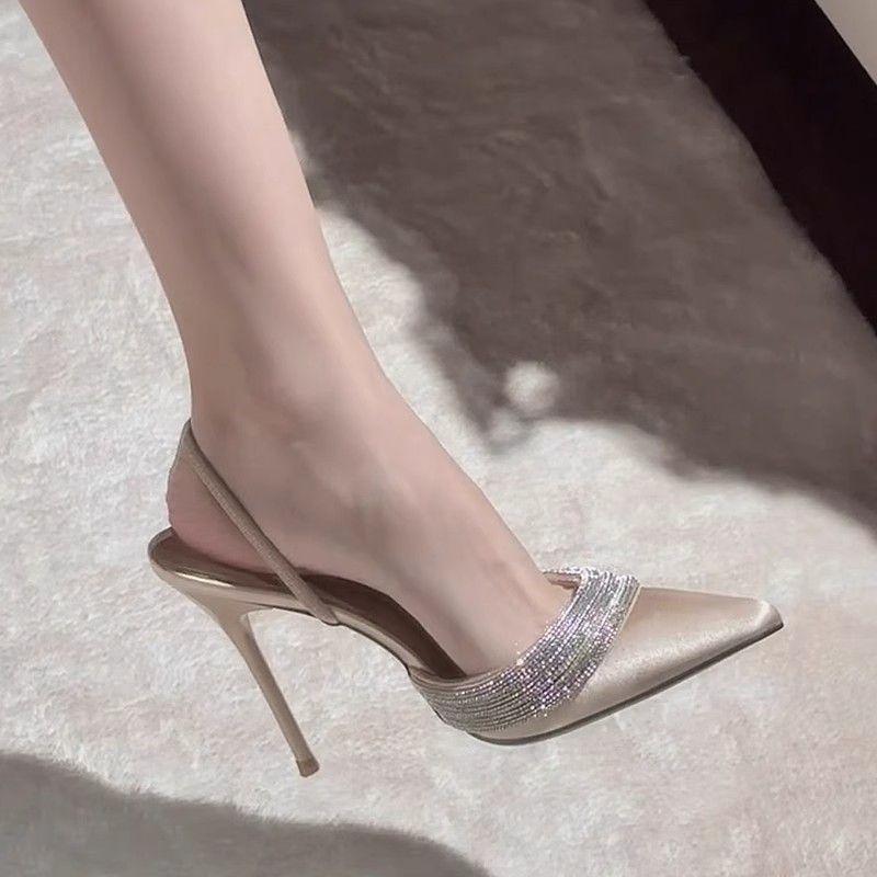 サンダル 女性用 香槟色 尖頭 ラインストーン 飾り ストラップ フラット ミュール 2way ドレッシー 細ヒール ハイヒール 9cm 6cm PU素材 夏 春夏 軽量 伸縮性 吸湿速乾 接触冷感 ゴム底 通勤 普段使い 部屋着 アウトドア ビッグシル