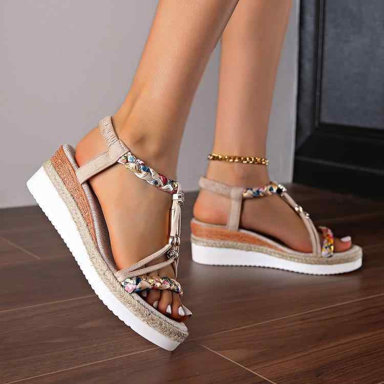ローマサンダル 女性用 大きいサイズ 厚底 ウェッジソール 米白色 シルバー 布素材 丸トゥ 切り替えデザイン 松緊バンド 着脱簡単 軽量 伸縮性 吸湿速乾 春夏 秋 ビーチサンダル カジュアル 日常使い アウトドア 歩きやすい 調整可能