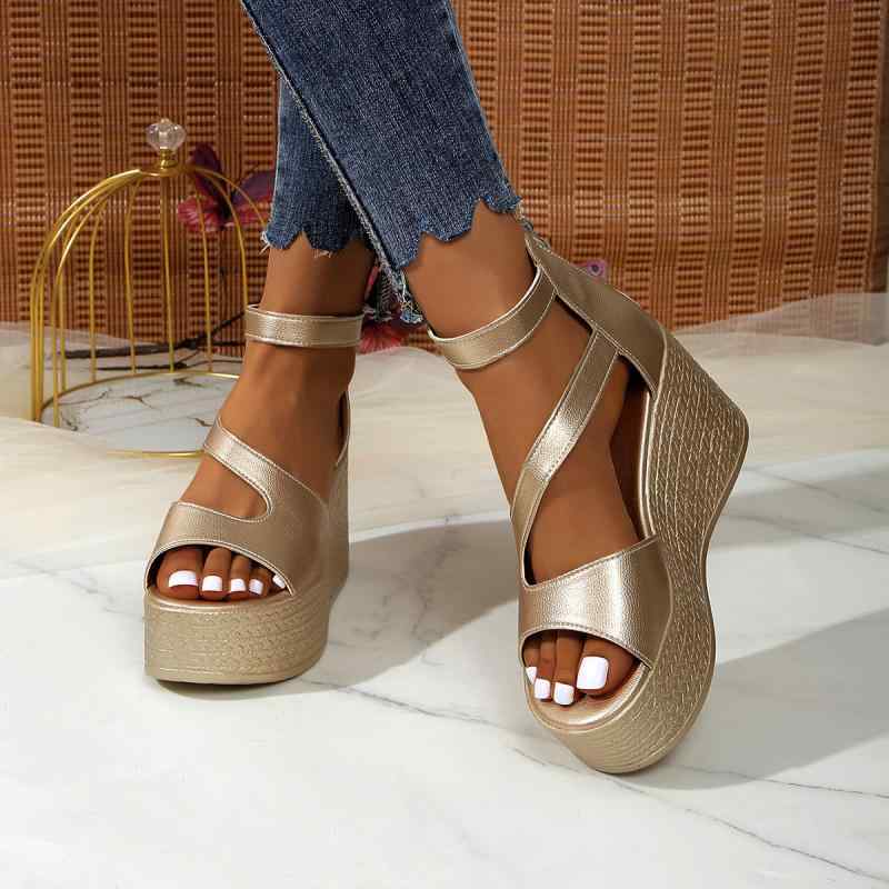 サンダル 女性用 大きいサイズ 厚底 ヒール 魚嘴 後ろジッパー ローマン スタイル ゴールド ブラック PU素材 ラバーソール 軽量 伸縮性 春夏 普段使い 通勤用 オープントゥ ウェッジ セパレート 快適 スタイリッシュ カジュアル
