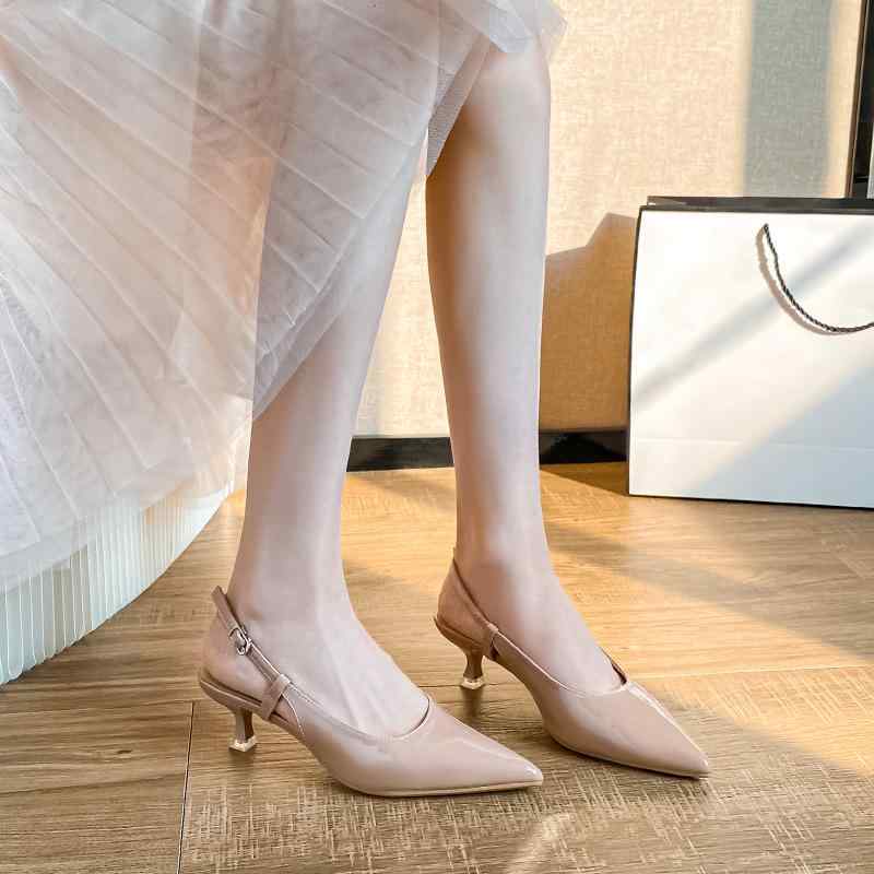 Rakuten - サンダル 女性用 夏 裸色 ピンク ブラック 尖頭 低めヒール 細ヒール 漆皮 接触冷感 伸縮性 軽量 吸湿速乾 ハイウエスト ビッグシルエット 通勤用 普段使い アウトドア 再生繊維 ゴム底 韓流スタイル カジュアル ラッキーアイテム