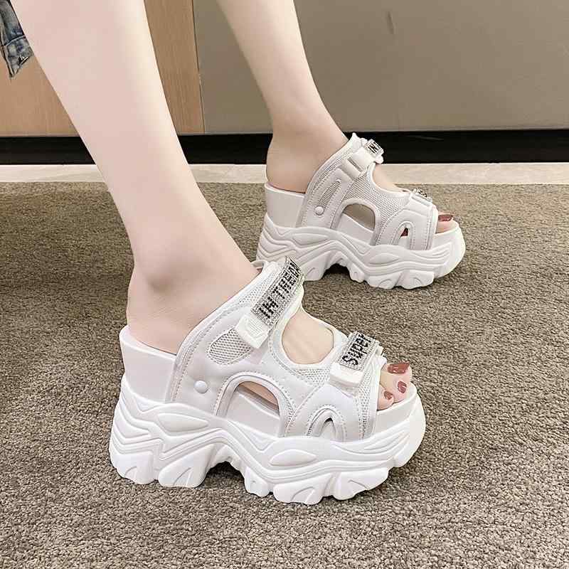 其它 - 女性用 夏季 厚底 サンダル 10cm ヒール ローファー スタイル ストラップ ベルト タイプ ストーン 装飾 インソール クッション ブラック ホワイト PU レザー 素材 ラバー ソール 丸トゥ デザイン 軽量 通気性 伸縮性 普段使い 歩きやすい