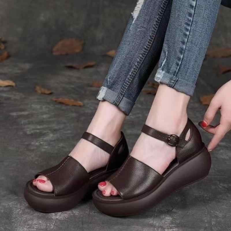 サンダル レディース 夏 丸頭 厚底 ストラップ ローマ風 韓国スタイル 超繊維 素材 ラバー ソール バックル 着用 ブラウン ブラック 軽量 快適 普段使い カジュアル 屋外 歩きやすい 通勤 旅行 休日 コーディネート