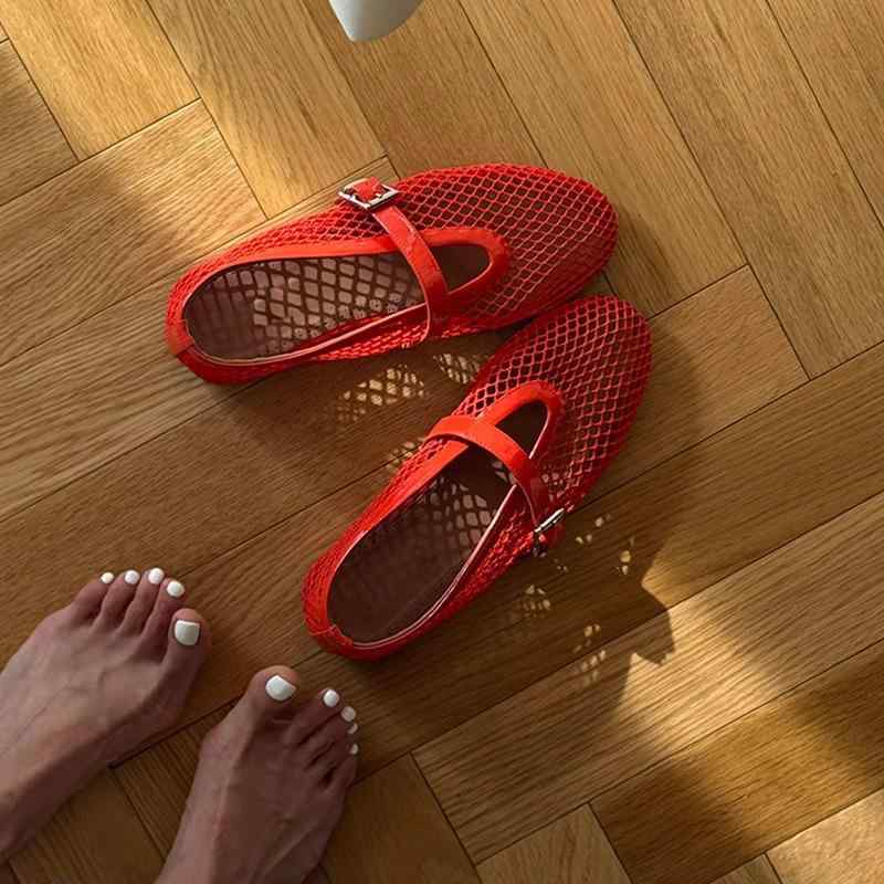 サンダル 女性用 夏 ビーチサンダル 真皮 網目 切り替え 丸トゥ 平底 メアリージェーン 赤 低カット 復古 ラバーソール 羊皮内張り 吸..