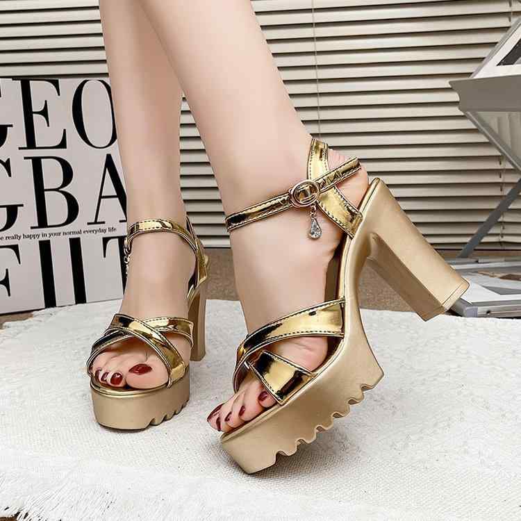サンダル 女性用 夏 ハイヒール 厚底 防水 魚嘴 ストラップ 軽量 PU素材 ホワイト ブラック ゴールド シルバー 2025 韓国風 オープン トゥ チャンキー ソール クッション 快適 歩きやすい
