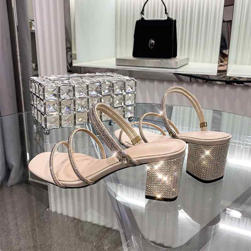 サンダル 女性用 ヒール 粗跟 ワイドフィット 方先 黒 杏色 すべり止め ゴム底 超繊細内張り フラットベルト 日常カジュアル 春夏 軽量 伸縮性 接触冷感 再生繊維 ローマ風 仙女スタイル ビッグサイズ ミドルヒール バックル クロスストラップ ピン