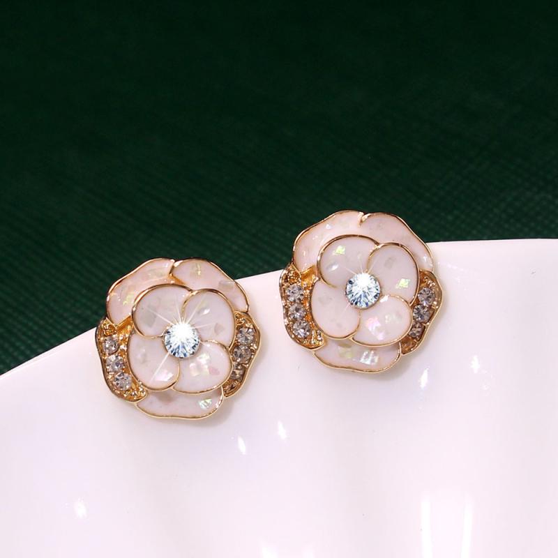 イヤリング 女性用 花 耳飾り ピンク ベージュ コットンフラワー モチーフ ファブリック加工 軽量 接触冷感 925銀針 ピン キャッチ 春夏 コーデ アクセサリー かわいい 華やか フェミニン スタイル 日常使い