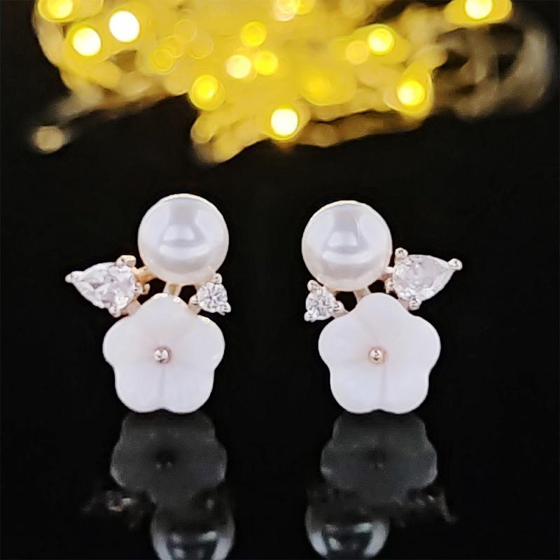 ・素材: 銅・加工: 電鍍・形状: 花卉・カラー展開: 白色、玫瑰金・流行要素: 花朵・スタイル: ファッション通勤・製品カテゴリ: 耳飾・対象: 女式・流行要素分類: 植物花卉