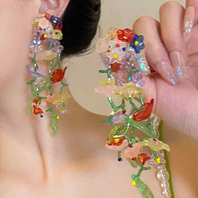 Body Earrings - イヤリング 女性用 夏 ビーチ リゾート 風 カラフル ガラス 花 モチーフ ビーズ タッセル デザイン ロング タイプ 個性派 スタイル 植物 花柄 アクセサリー 軽量 手作り 加工 桃花 柄 装飾 ファッション アイテム