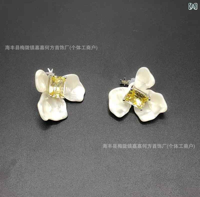 Body Earrings - アクセサリー 女性用 耳飾り ピアス イヤーカフ ネックレス ショートチェーン 指輪 花モチーフ アイリス スズラン フラワークラスター ジルコニア 電気メッキ加工 軽量 華奢 春夏 ファッション かわいい シンプル デイリー ギフト 通勤 デート