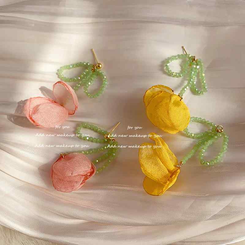 耳飾 女性用 花卉 耳钉 チューリップ 花びら デザイン かわいい 甘め スタイル ピンク イエロー 活力 元気 少女向け 夢幻 オリジナル 花柄 アクセサリー 華やか 日常使い 軽量 独立包装
