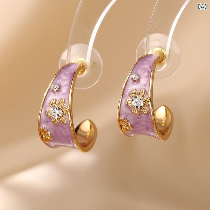 イヤリング 女性用 復古 フラワー デザイン ジルコニア 装飾 C 字 タイプ 耳飾り 軽量 法式 スタイル 幾何学 モチーフ 真金 メッキ 加工 S925 銀針 ロマンチック パープル ドロップ スカイ ブルー クリーム ホワイト 春季 気質 高級感